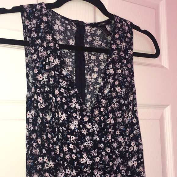 Cute Floral Romper - Picture 2 of 3